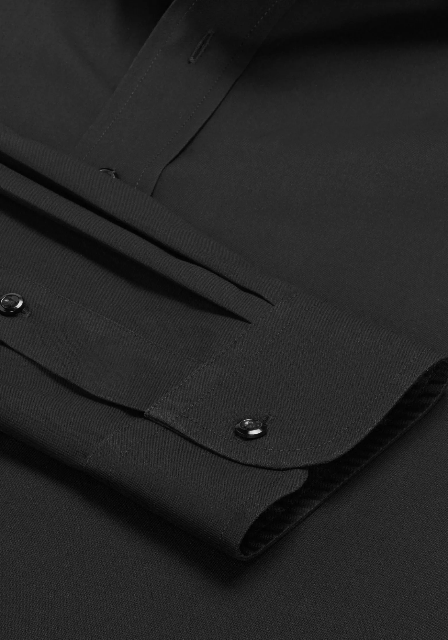Traveler® Collection Tailored Fit Spread Collar Solid Dress Shirt