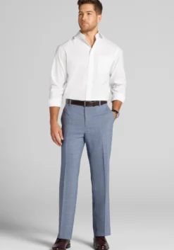 Traveler® Collection Tailored Fit Spread Collar Solid Dress Shirt