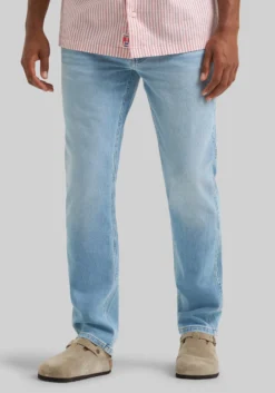 Wrangler Regular Fit Greensboro Firelight Straight Leg Jeans