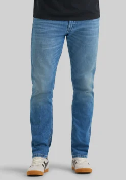 Wrangler Regular Fit Greensboro Straight Leg Jeans