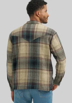 Wrangler Tailored Fit Casey Jones Resort Shirt